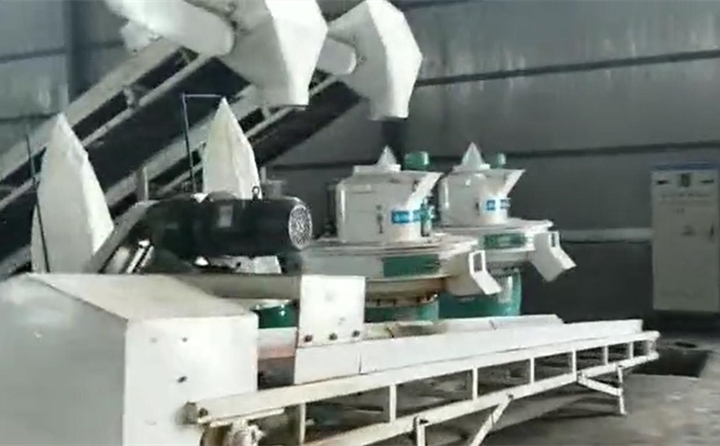 黑河秸秆颗粒机生产线调试成功