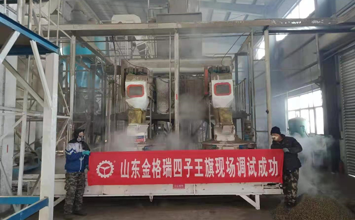 呼呼冒热气的生物质颗粒